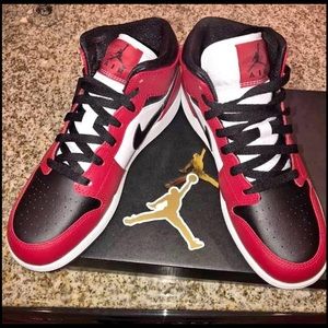 Jordan 1’s mid SE